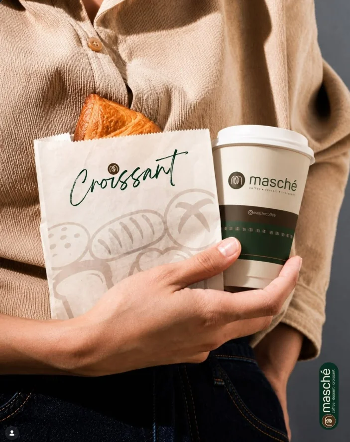 Maschè logolu barista önlüğü